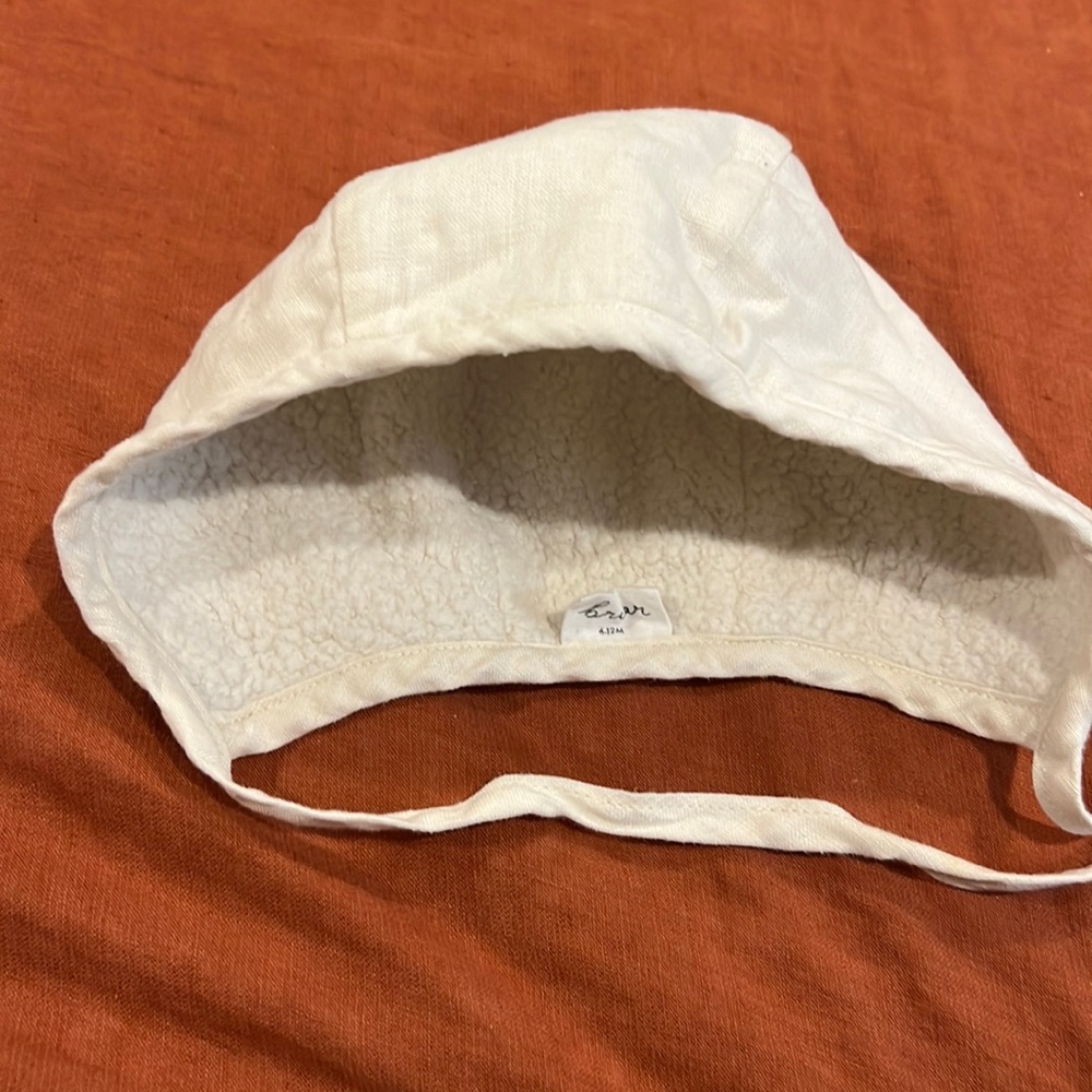 Briar baby linen and Sherpa lined bonnet